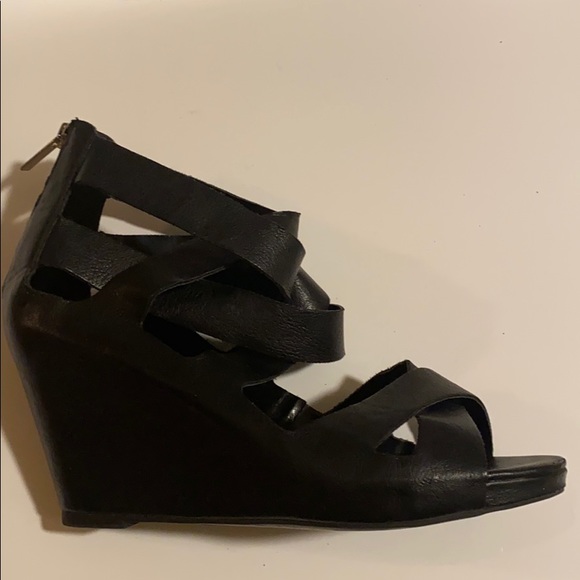 MOSSIMO BLACK FAUX LEATHER WEDGE SANDALS FOR FALL - Picture 9 of 9
